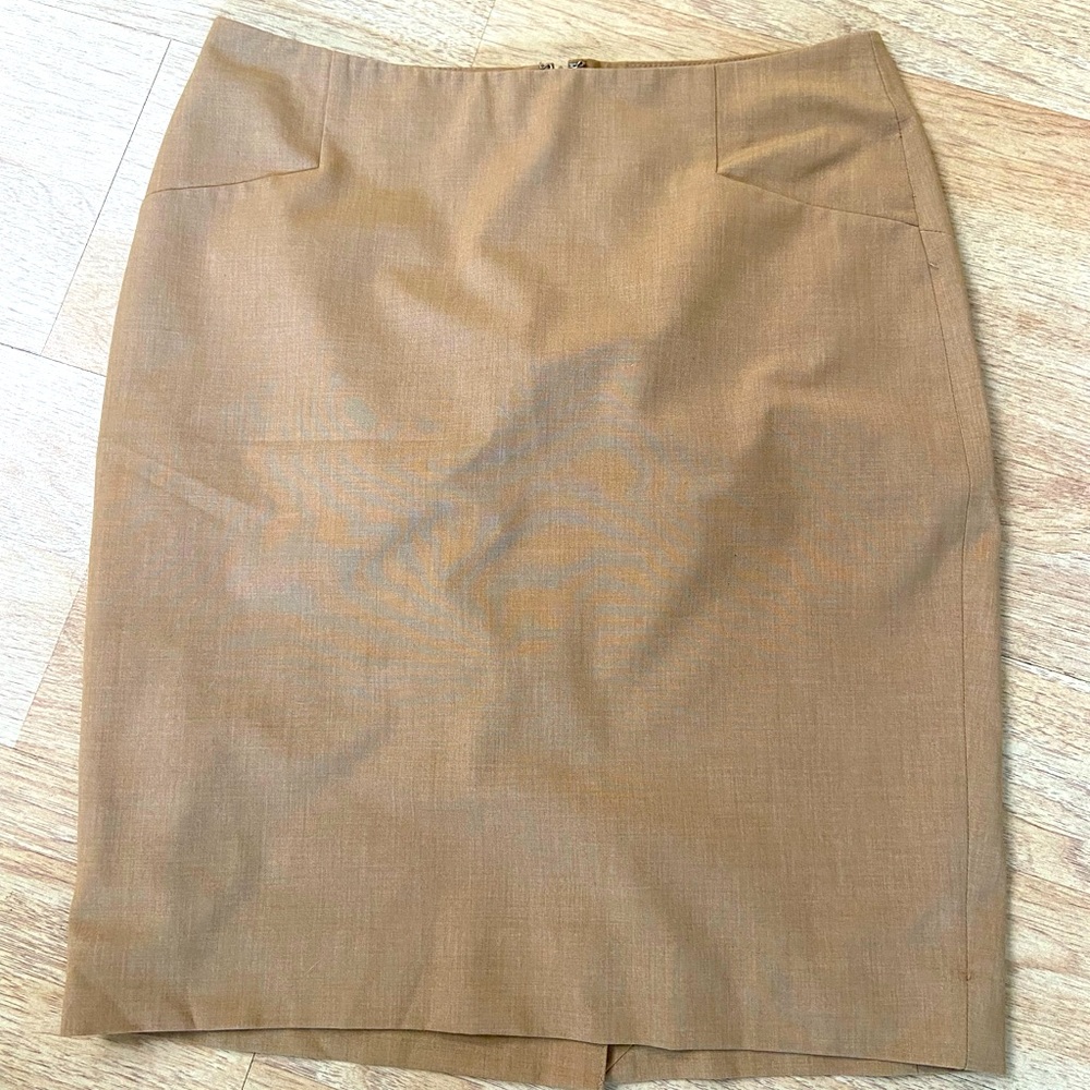 The Limited - size6 tan pencil skirt